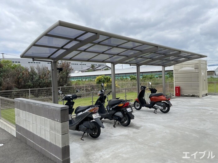 物件外観写真4　(駐輪場)