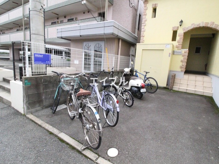 物件外観写真2　(駐輪場)