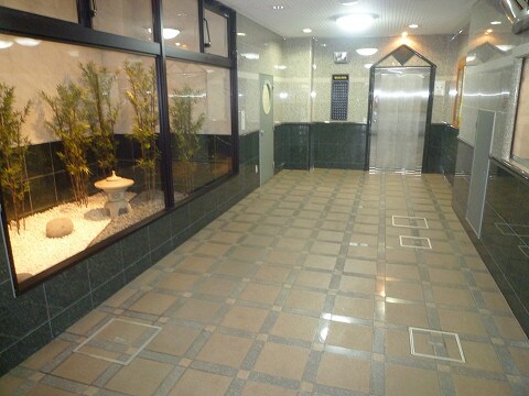 ロイヤルセンタ－ＢＬＤ ８０のエントランス部分