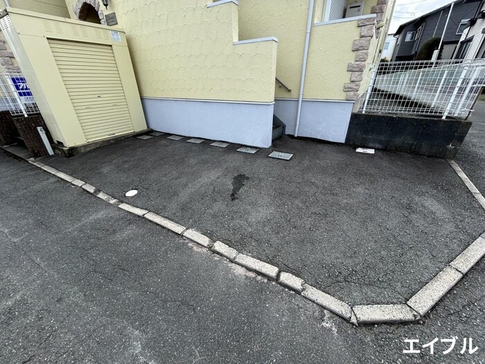 物件外観写真4　(駐車場)