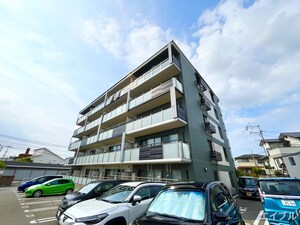 レア・エクロール外観写真