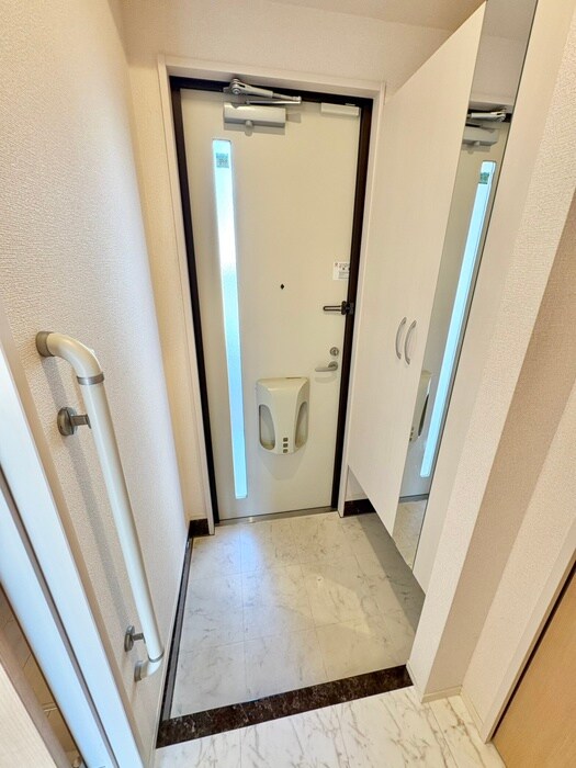 物件内観写真12　(玄関)