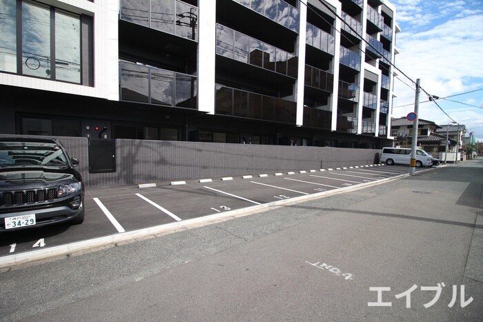 物件外観写真3　(駐車場)