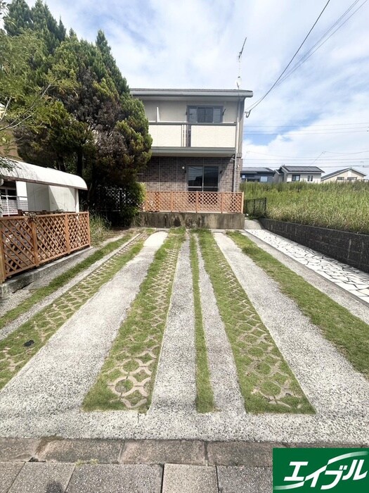 物件外観写真3　(駐車場)