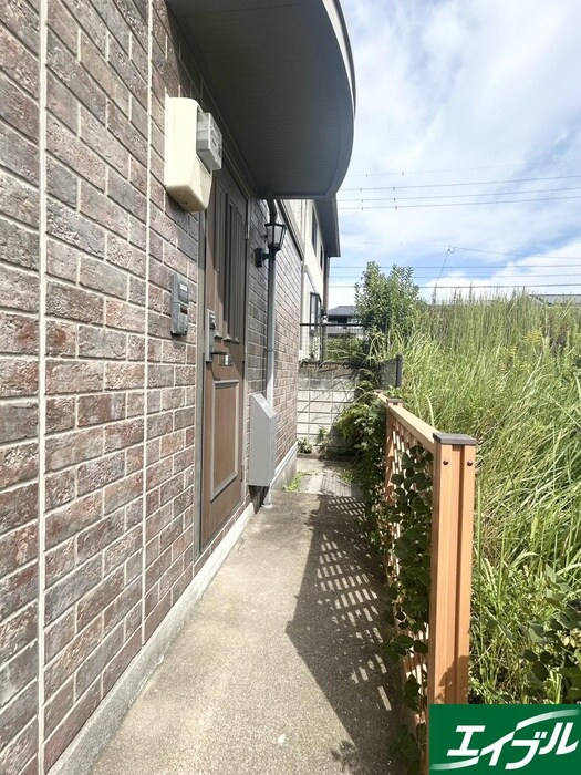 物件外観写真6　(エントランス部分)