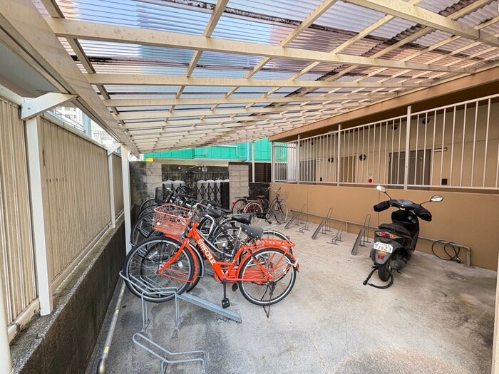 物件外観写真4　(駐輪場)