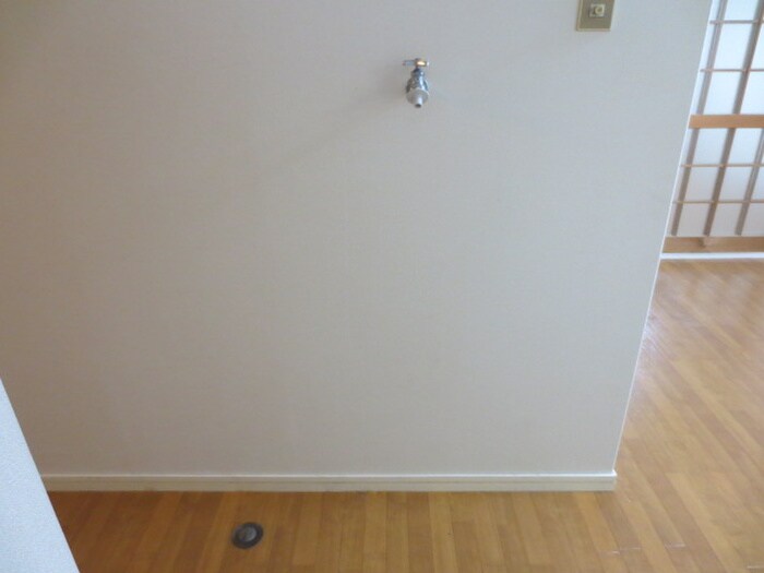 物件内観写真11　(洗濯機置場)