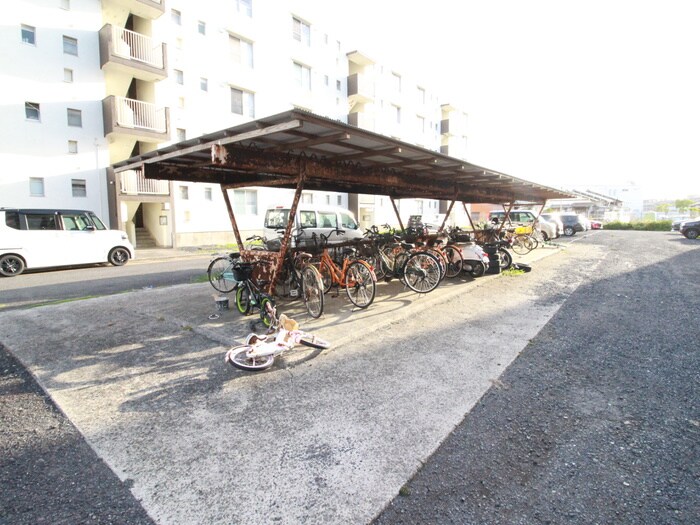 物件外観写真3　(駐輪場)