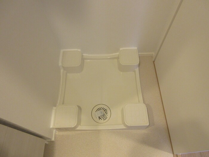 物件内観写真12　(洗濯機置場)