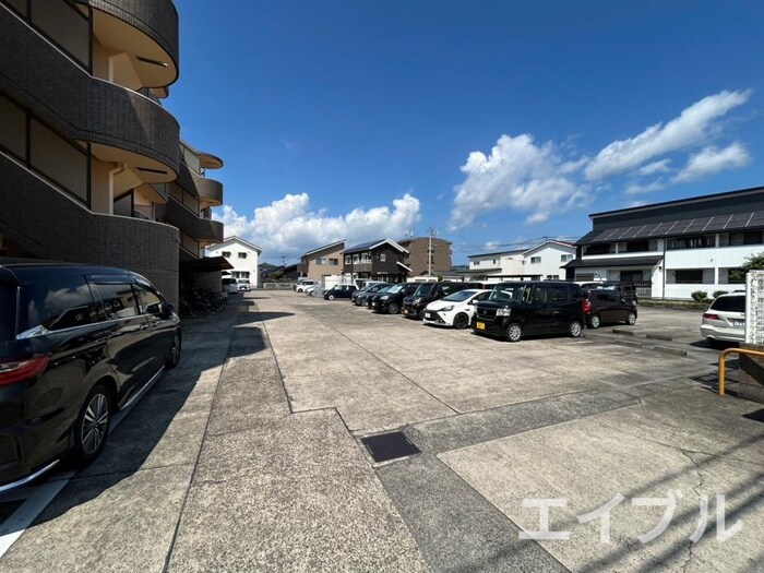 物件外観写真4　(駐車場)