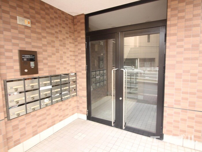 物件外観写真3　(エントランス部分)