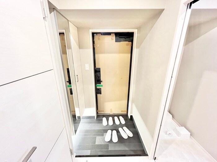 物件内観写真12　(玄関)