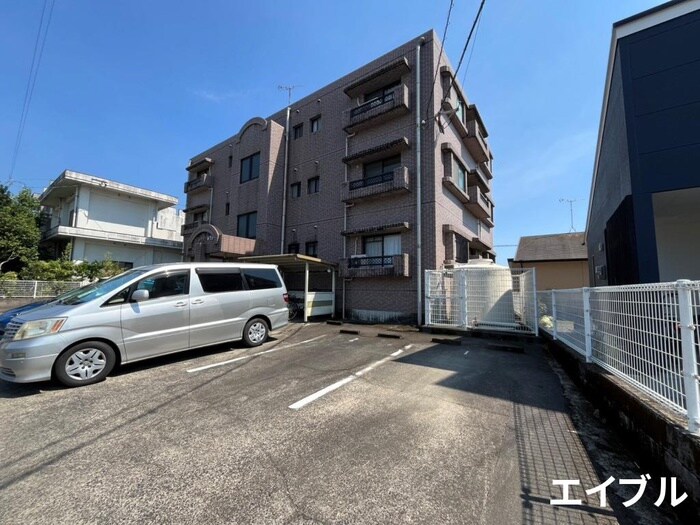 物件外観写真3　(駐車場)