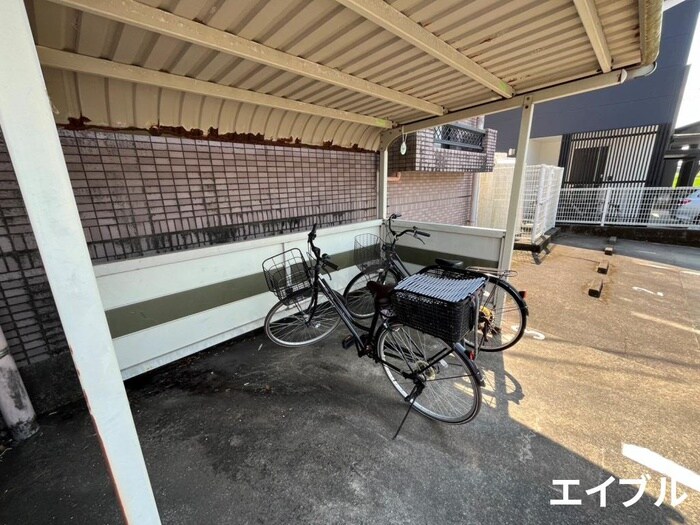 物件外観写真4　(駐輪場)