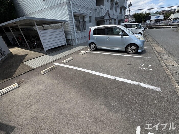 物件外観写真4　(駐車場)