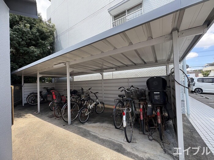 物件外観写真5　(駐輪場)