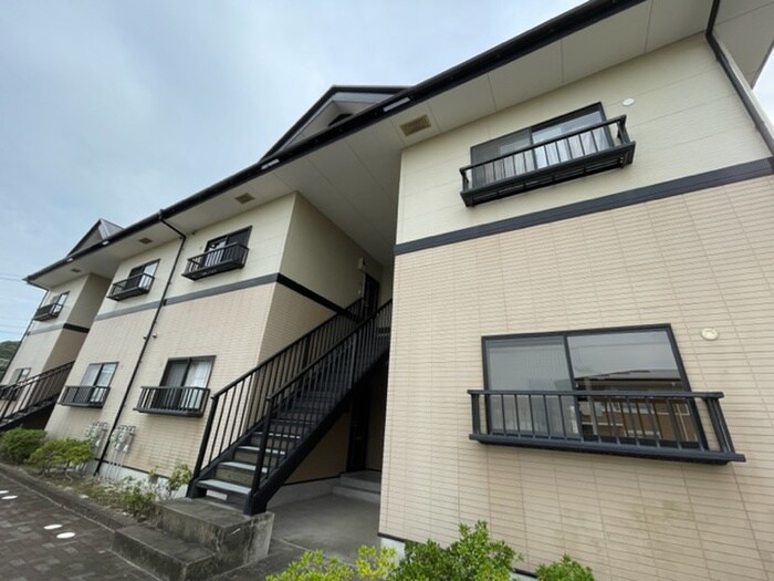 物件外観写真5　(エントランス部分)