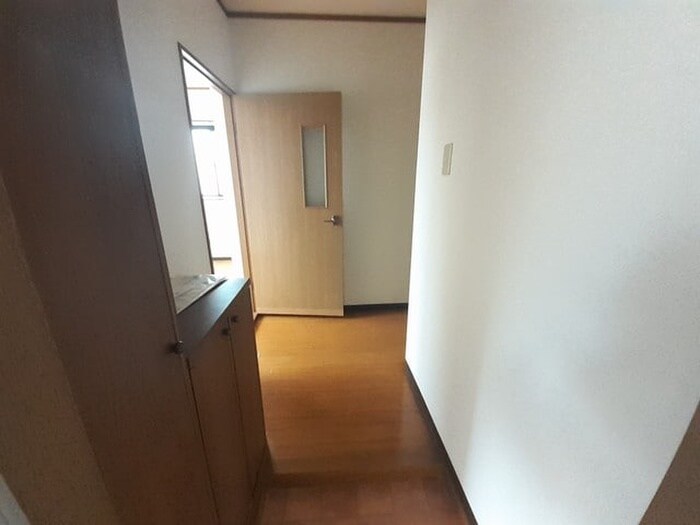 物件内観写真12　(玄関)