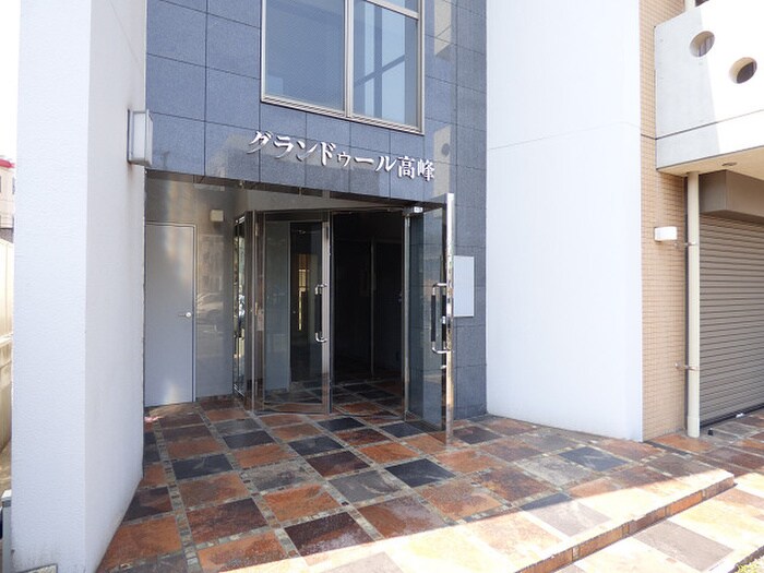 物件外観写真2　(エントランス部分)