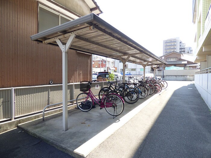 物件外観写真4　(駐輪場)