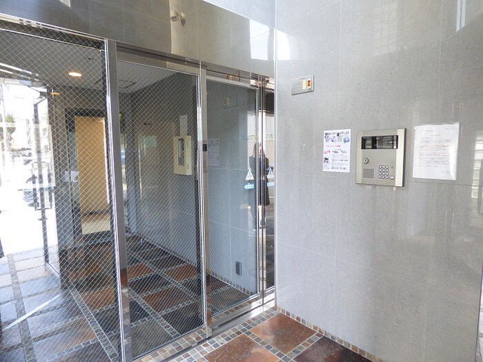 物件外観写真5　(エントランス部分)
