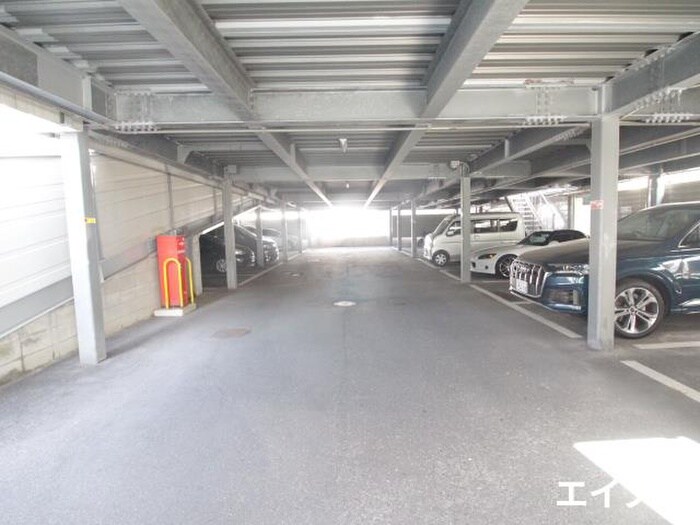 物件外観写真4　(駐車場)