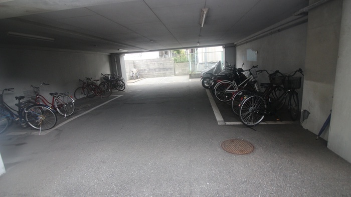 物件外観写真2　(駐輪場)