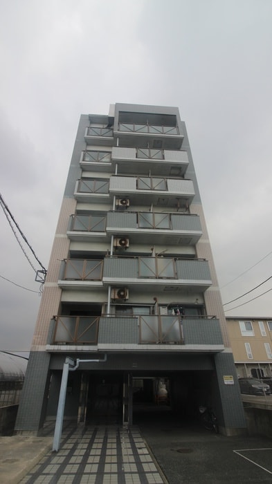 物件外観写真6　(エントランス部分)