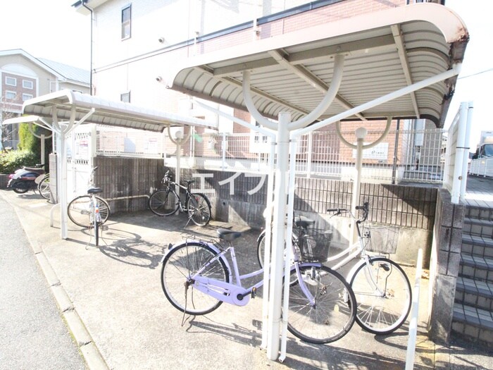 物件外観写真4　(駐輪場)