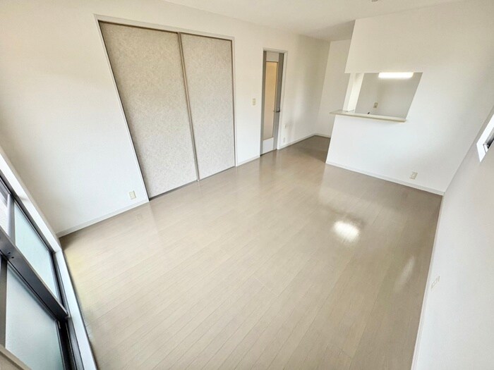 物件内観写真2　(居室)