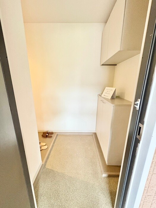 物件内観写真12　(玄関)