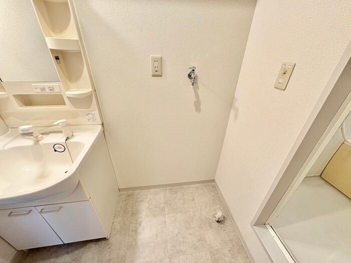 物件内観写真16　(洗濯機置場)