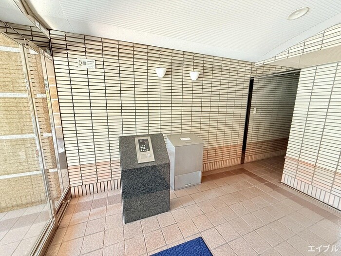 物件外観写真5　(エントランス部分)