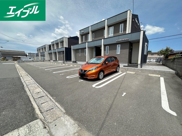 物件外観写真2　(駐車場)