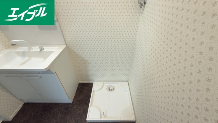 物件内観写真14　(洗濯機置場)