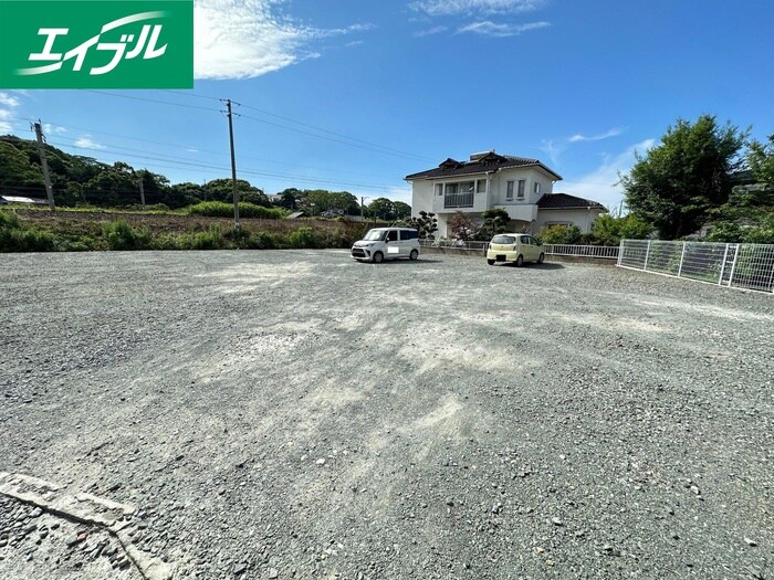 物件外観写真2　(駐車場)