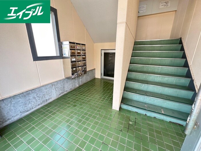 物件外観写真4　(エントランス部分)