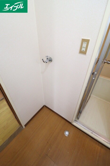 物件内観写真16　(洗濯機置場)