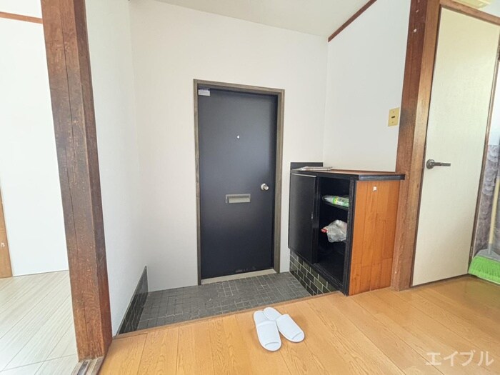 物件内観写真13　(玄関)
