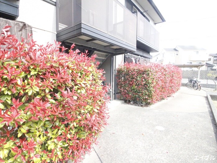 物件外観写真3　(エントランス部分)