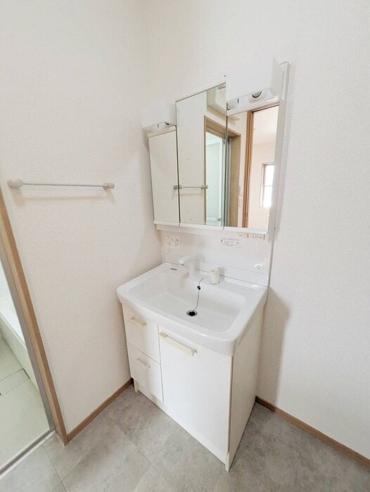 物件内観写真8　(洗面)