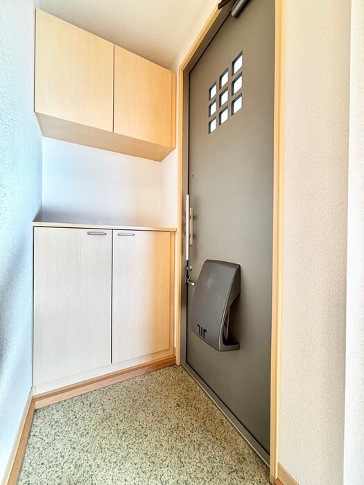 物件内観写真11　(玄関)