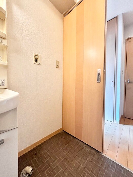 物件内観写真15　(洗濯機置場)