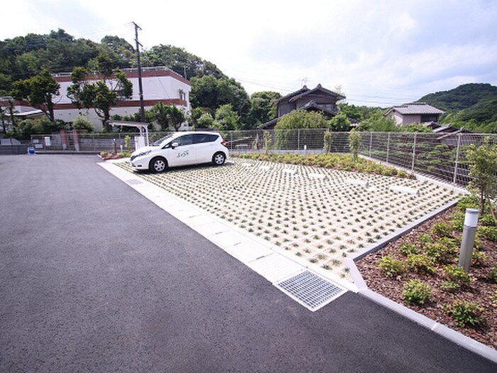 物件外観写真2　(駐車場)