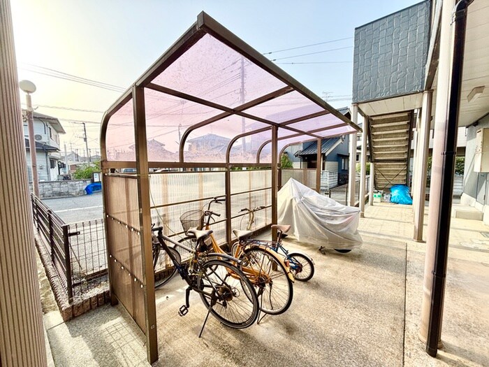 物件外観写真3　(駐輪場)