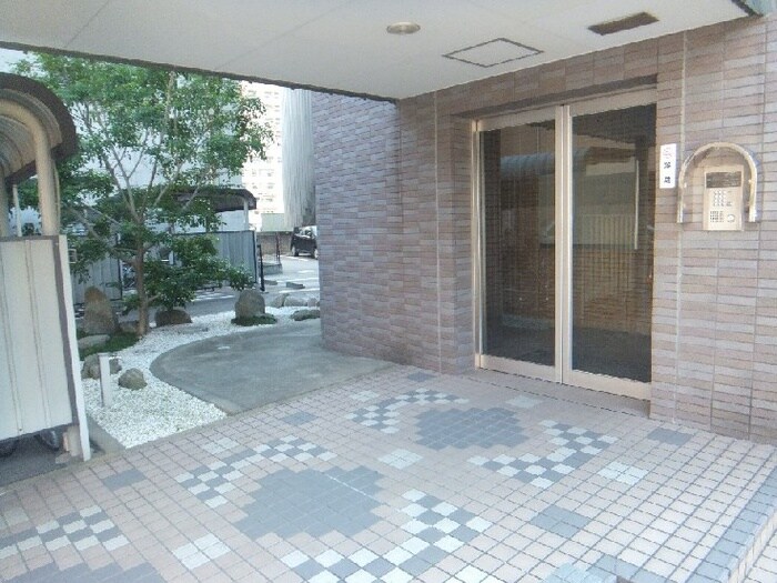 物件外観写真2　(エントランス部分)