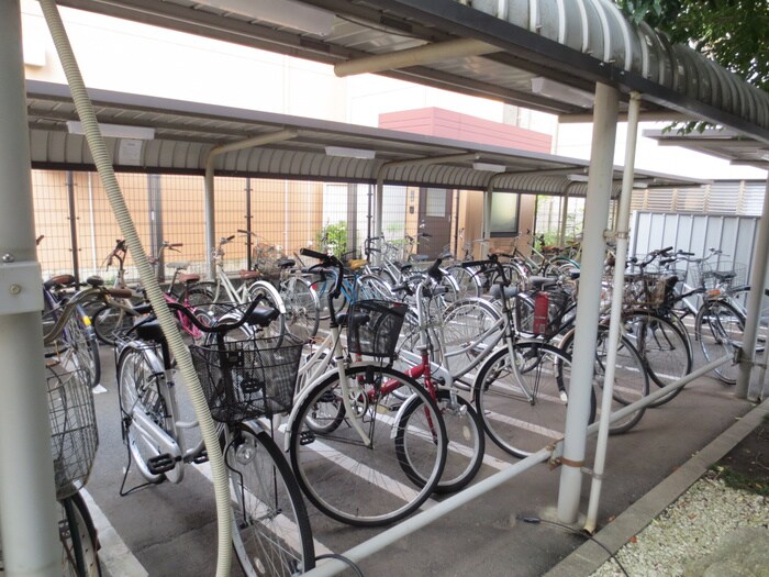 物件外観写真3　(駐輪場)