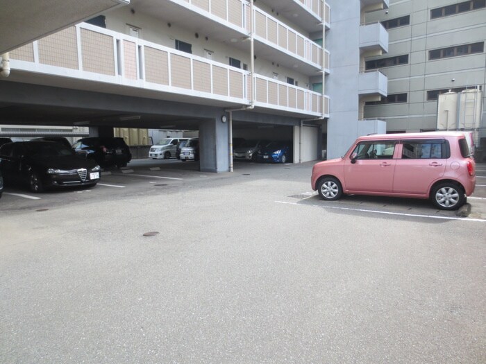 物件外観写真4　(駐車場)