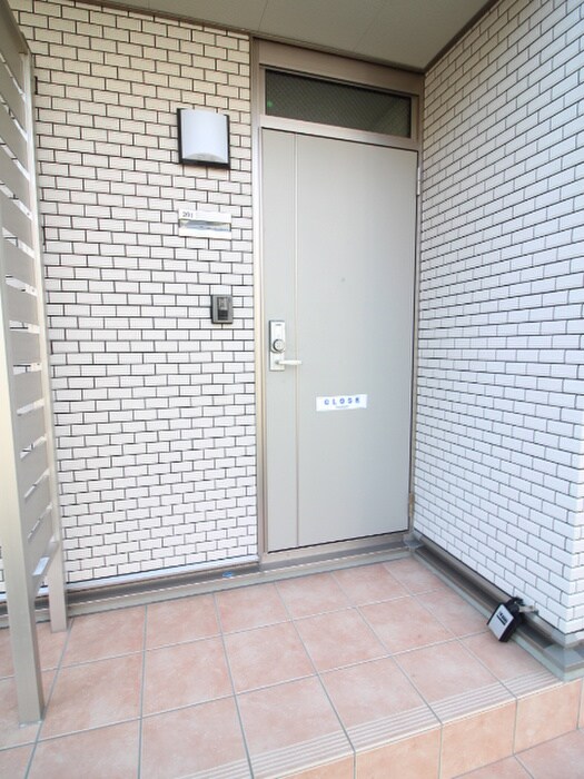 物件外観写真4　(エントランス部分)