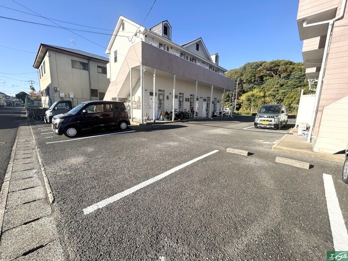 物件外観写真3　(駐車場)